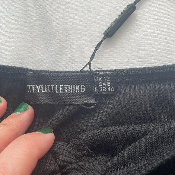 Black dress - Picture 4 of 4